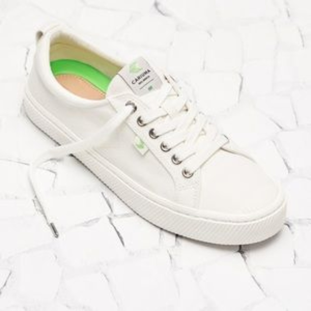 Cariuma Sneakers White size 7